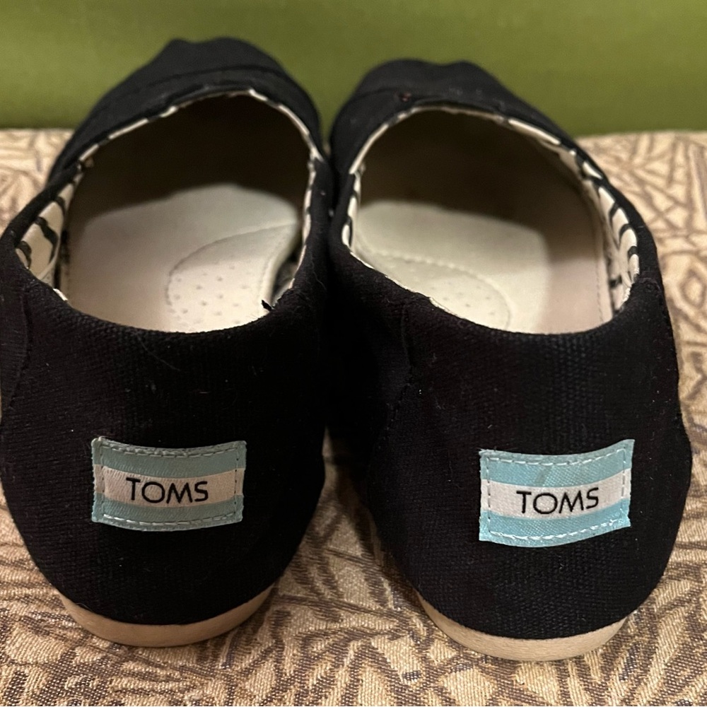 Toms Black Alpargata Loafers EUC Classic Comfy Durable - Picture 4 of 5